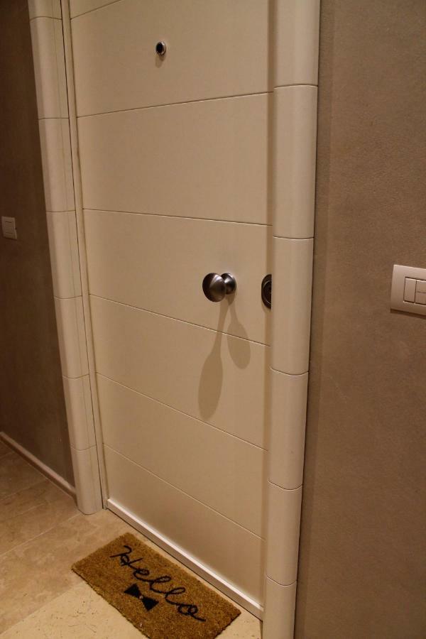 B&B Fabricanovantacinque Trani Bagian luar foto
