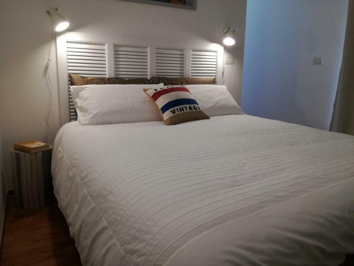 B&B Fabricanovantacinque Trani Bagian luar foto